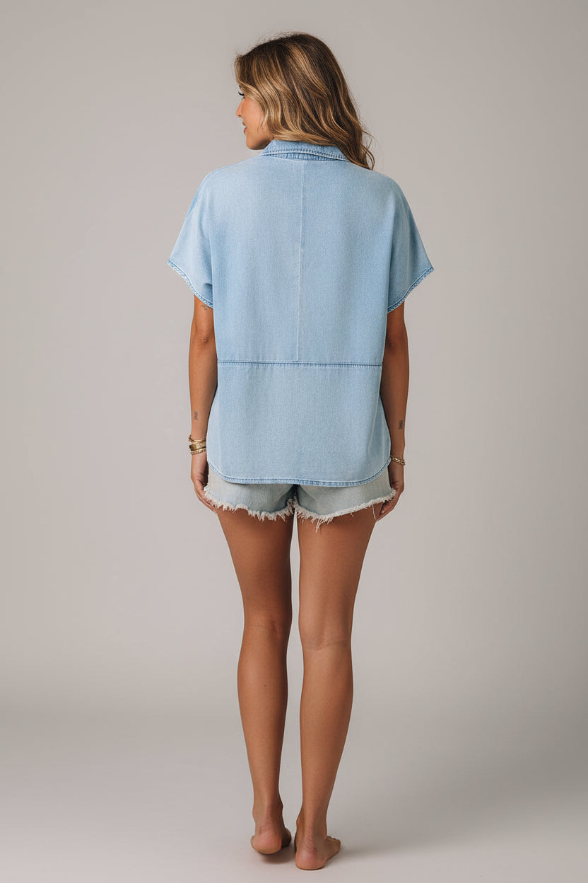 Luźny top damski z jeansu – z rozcięciem przy szyi i w stylu oversize