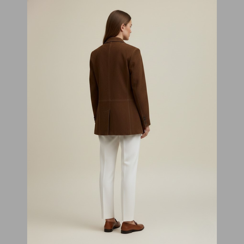 Luksusowa damska marynarka zamszowa – dopasowana, elegancka, zapinana z przodu na guziki