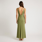 Elegantes Abendkleid mit tiefem V-Ausschnitt – formelles Damenkleid mit Spitzendetails