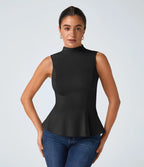 Elegancki top z wysokim kołnierzem i baskinką – stylowy, strukturalny top do biura