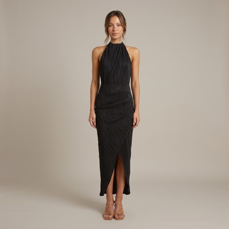Elegancka sukienka z dekoltem halter – zwiewna i wygodna, kobieca elegancja na co dzień