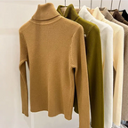 Aldona | Damski dzianinowy sweter z golfem – elegancka zimowa bluzka z ozdobnymi guzikami