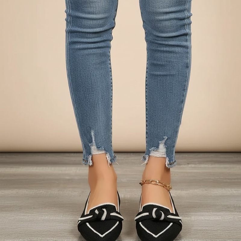 Elegant women's ballet flats with a pointed toe – chic, comfortable, slip-on everyday dress shoes