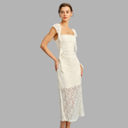 Elegantes Midikleid mit Textur – romantisches Damenoutfit mit Spitze und Rüschen