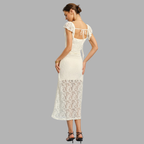 Elegantes Midikleid mit Textur – romantisches Damenoutfit mit Spitze und Rüschen