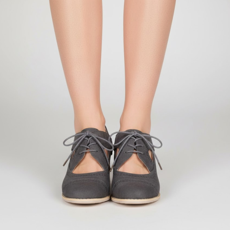 Damskie szpilki w stylu retro ze sznurowaniem – szykowne buty wizytowe inspirowane stylem vintage