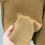 Aldona | Damski dzianinowy sweter z golfem – elegancka zimowa bluzka z ozdobnymi guzikami