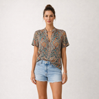 Modisches Crop-Top mit Puffärmeln – eine feminine Bluse mit markantem Muster für lässige Eleganz