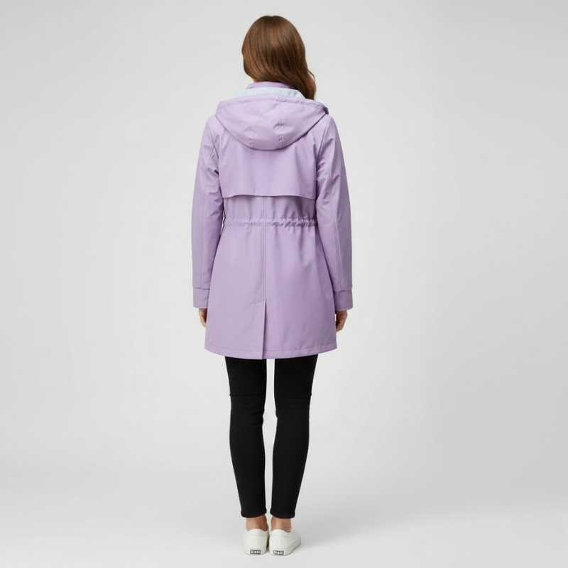 Damski lekki, przeciwdeszczowy płaszcz typu trencz – połączenie klasyki i wygody