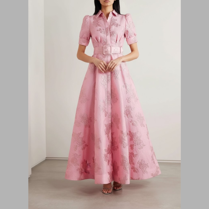 Elegant maxi dress with a waist belt – an elegant silhouette for women