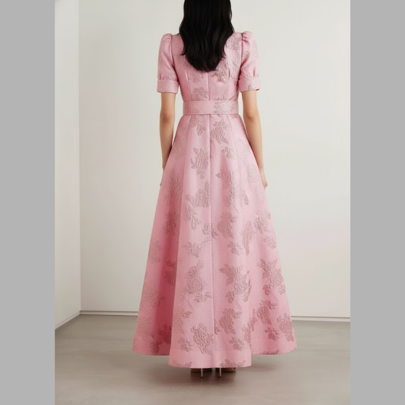 Elegant maxi dress with a waist belt – an elegant silhouette for women