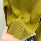 Aldona | Damski dzianinowy sweter z golfem – elegancka zimowa bluzka z ozdobnymi guzikami