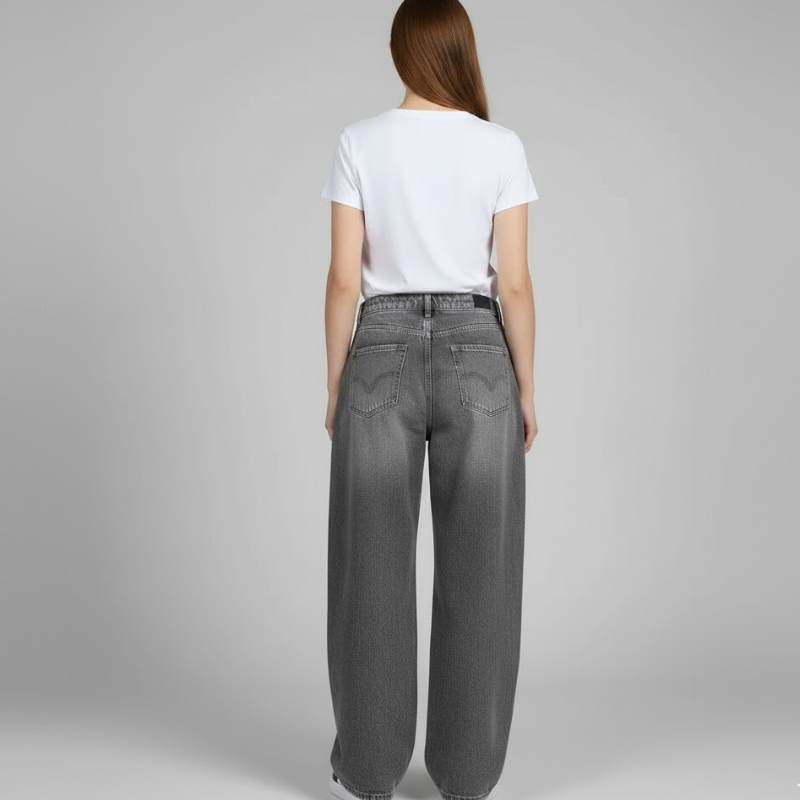 Luźne, damskie spodnie jeansowe typu baggy – modny komfort na co dzień