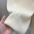 Aldona | Damski dzianinowy sweter z golfem – elegancka zimowa bluzka z ozdobnymi guzikami