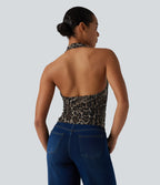 Odważny top z lamparcim dekoltem typu halter – elegancki dekolt typu lej