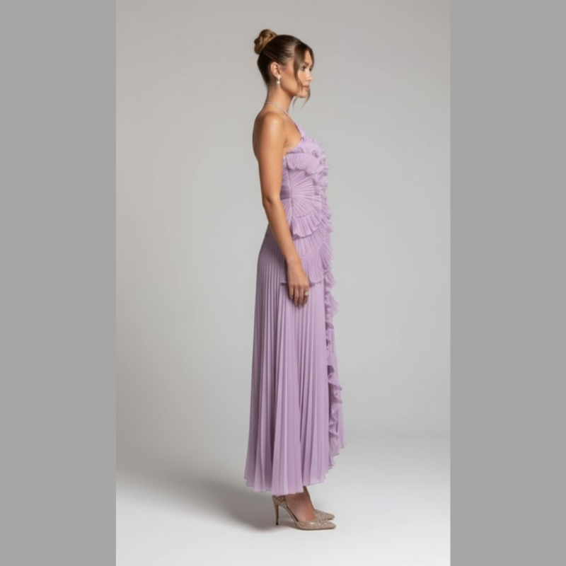 Ponadczasowa plisowana sukienka midi – damska sukienka z miękkim falbanką, która przyciąga wzrok