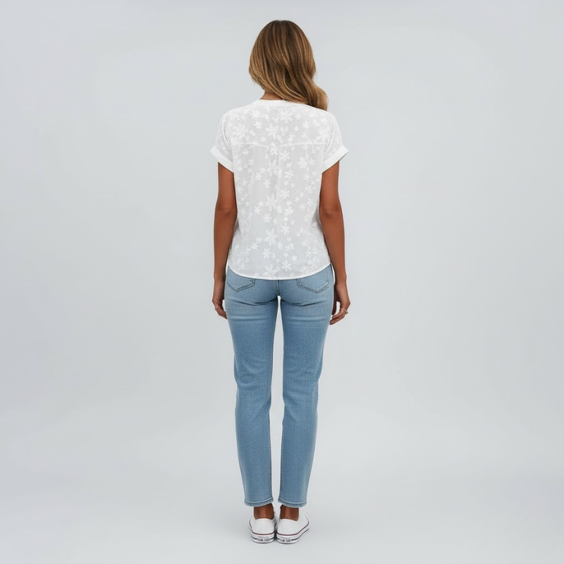 Szykowna damska bluzka z krótkim rękawem w kwiaty – lekki, codzienny styl