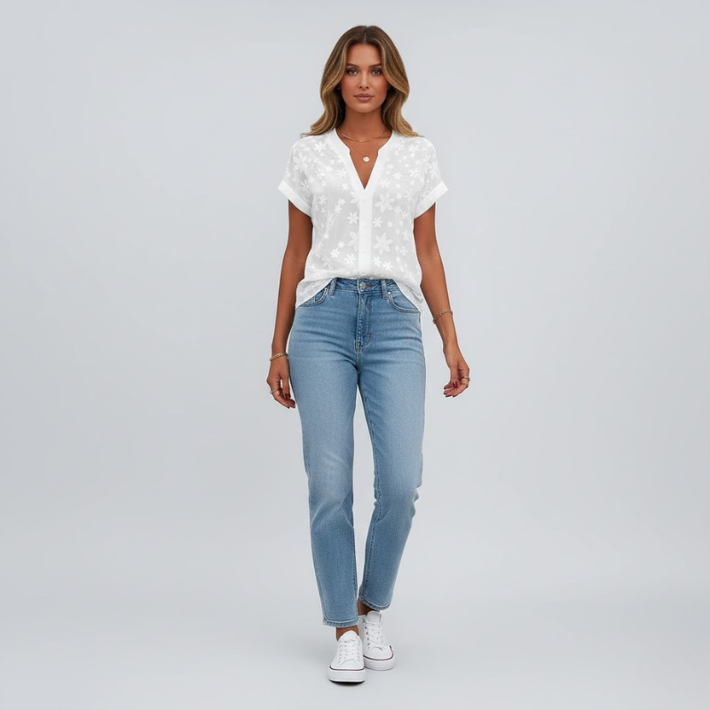 Szykowna damska bluzka z krótkim rękawem w kwiaty – lekki, codzienny styl