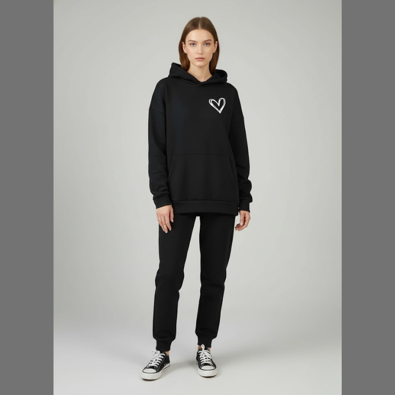 Damska bluza z kapturem i grafiką w kształcie serca o luźnym kroju – swobodny, przytulny styl uliczny