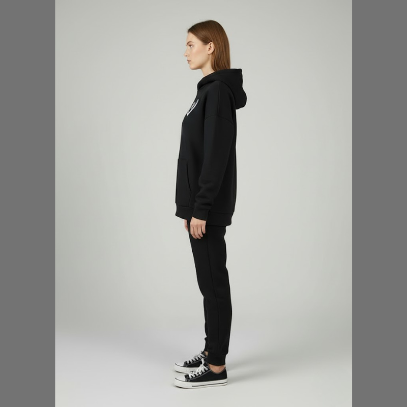 Damska bluza z kapturem i grafiką w kształcie serca o luźnym kroju – swobodny, przytulny styl uliczny