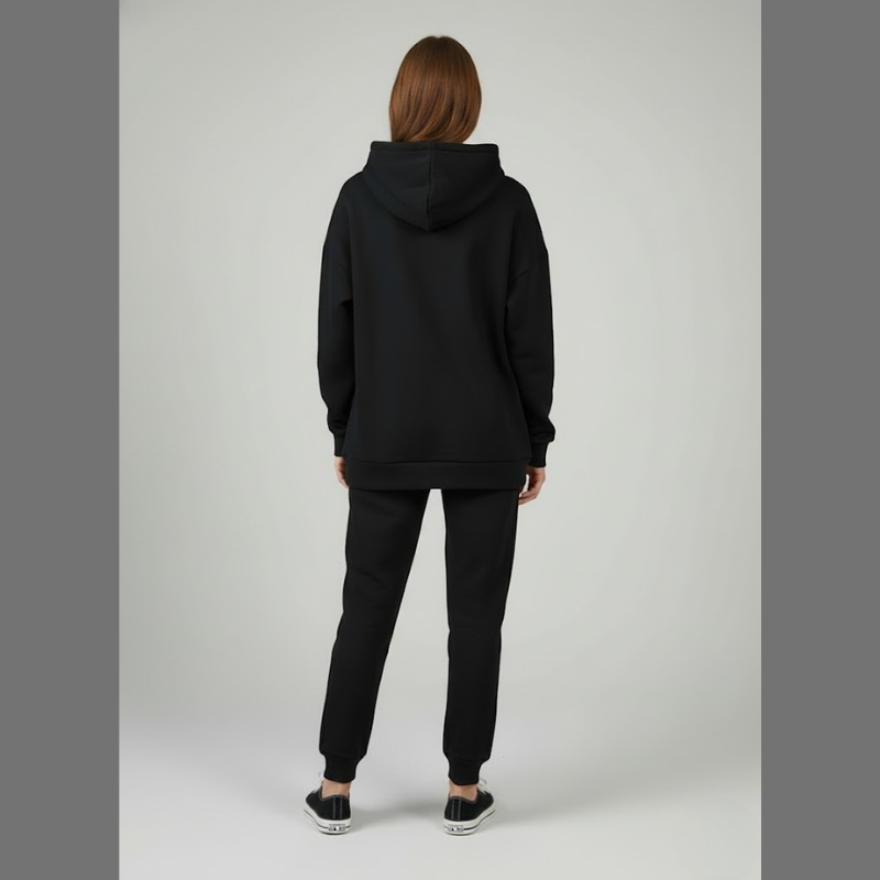 Damska bluza z kapturem i grafiką w kształcie serca o luźnym kroju – swobodny, przytulny styl uliczny