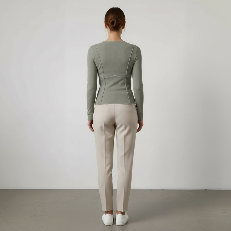 Klasyczny sweter damski z okrągłym dekoltem – miękka dzianina, niezbędny na co dzień