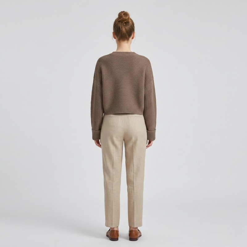 Krótki sweter z dzianiny z dekoltem w serek – wygodny, swobodny sweter damski