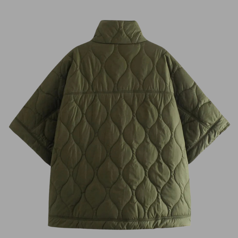 Luźna damska kurtka z krótkim rękawem – współczesny, luźny krój, wyrazista odzież wierzchnia