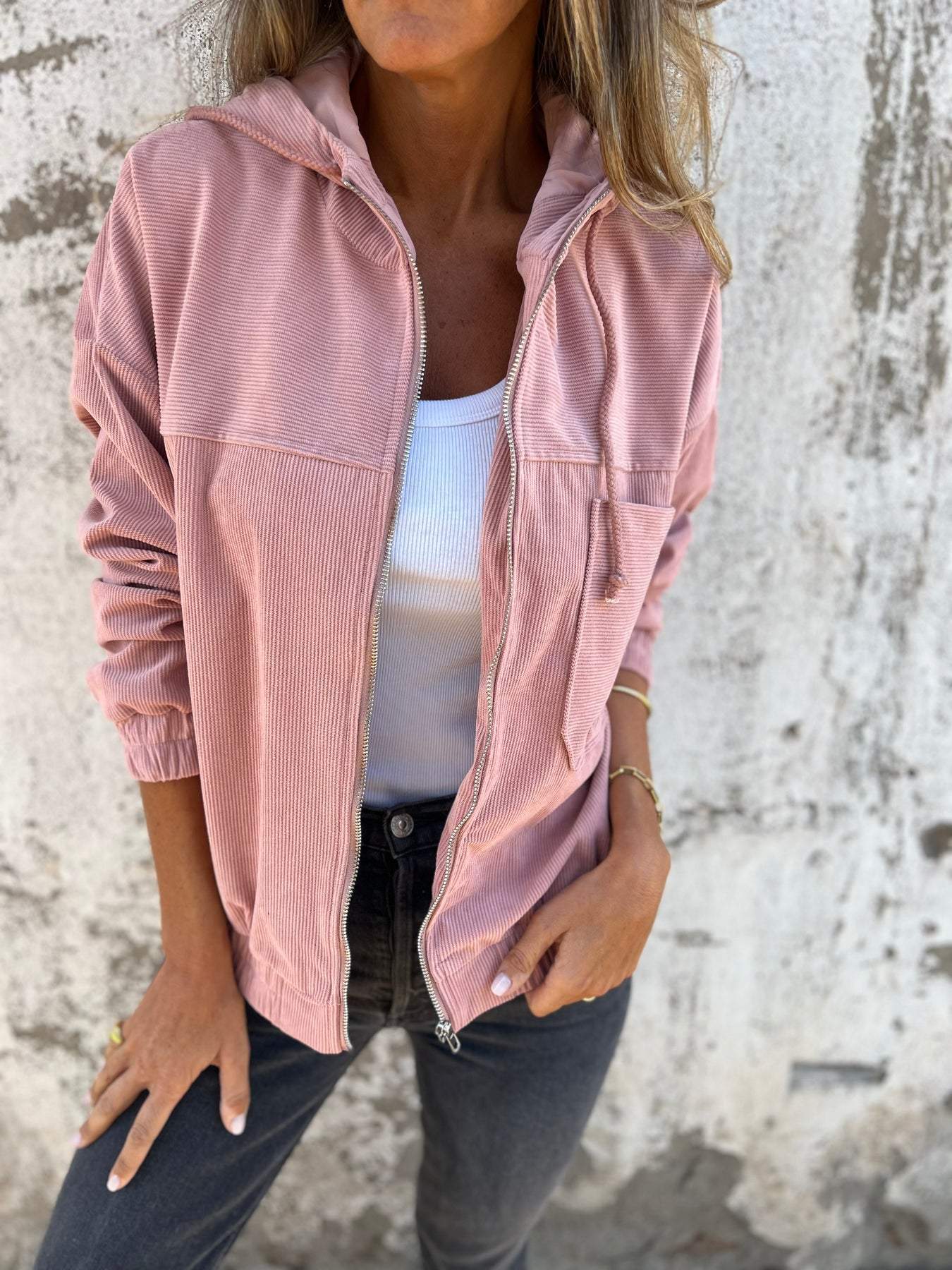 Malwina | Lekka damska kurtka z kapturem – zapinana na zamek, z długim rękawem