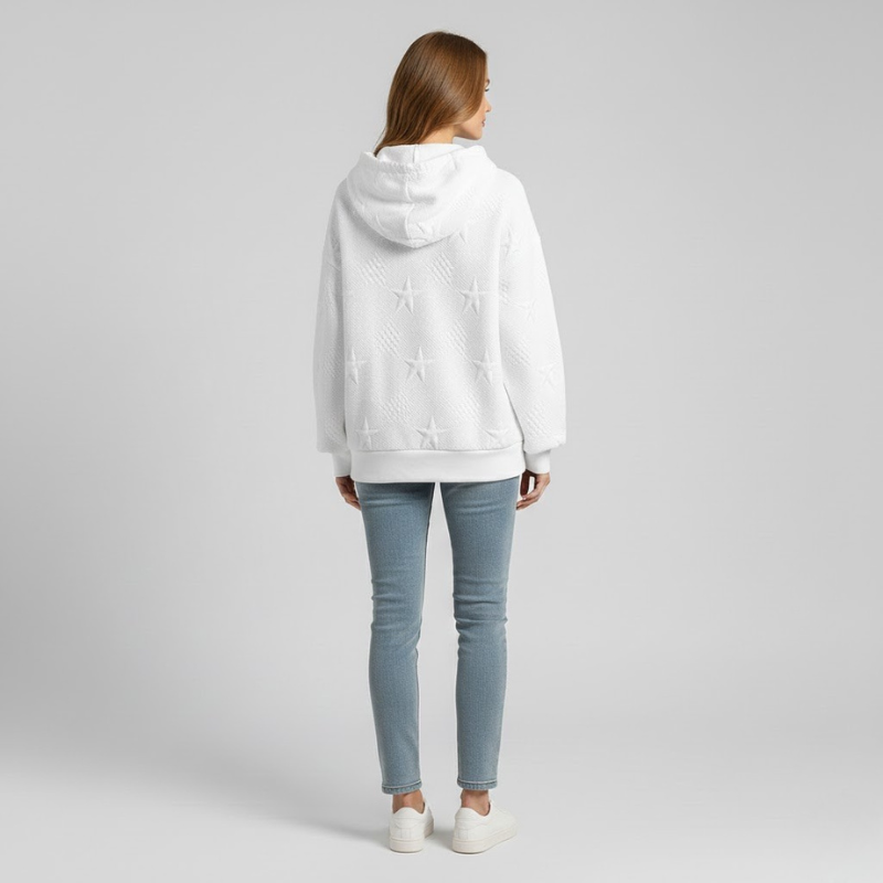 Miękki damski biały sweter z kapturem – modny dzianinowy sweter z długim rękawem