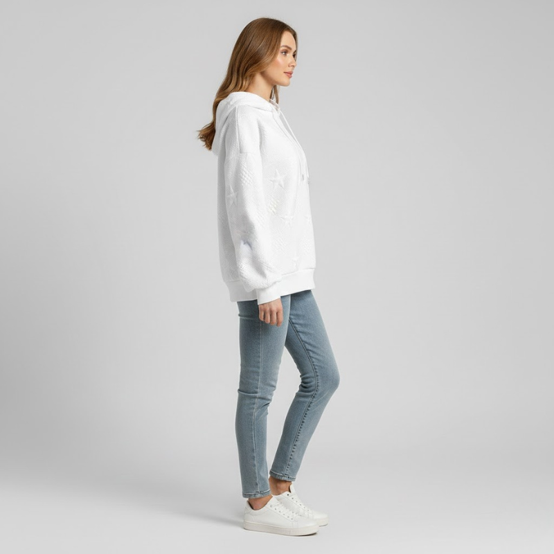 Miękki damski biały sweter z kapturem – modny dzianinowy sweter z długim rękawem