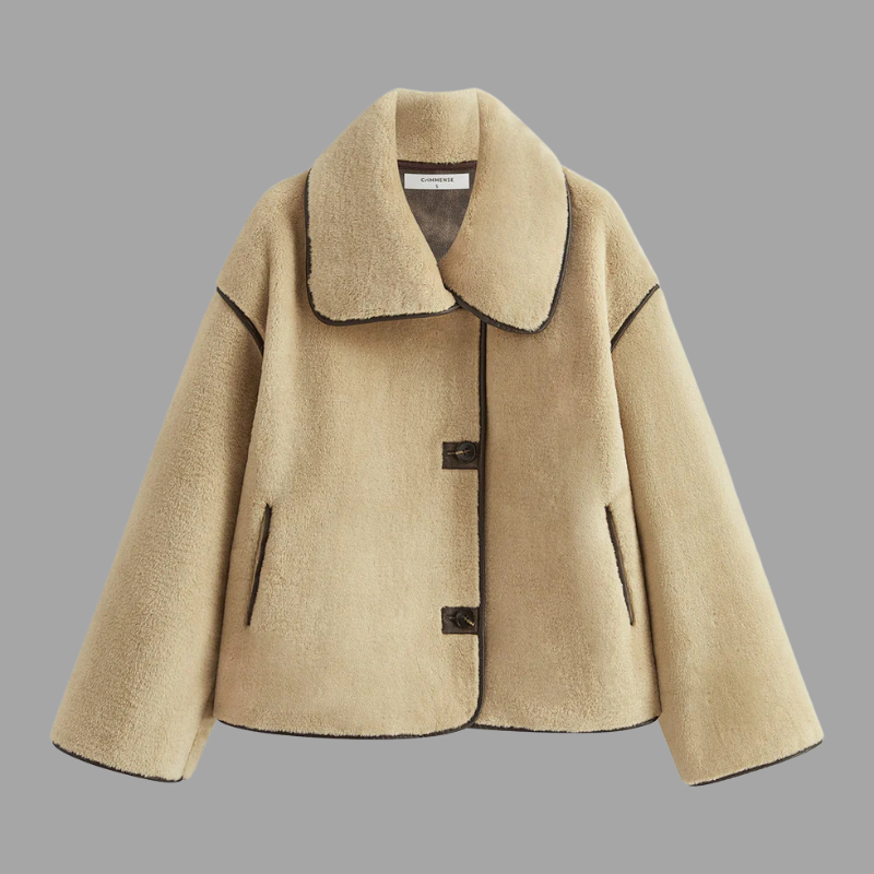 Zimowy płaszcz ze sztucznego zamszu – pluszowa, ciepła i modna odzież wierzchnia