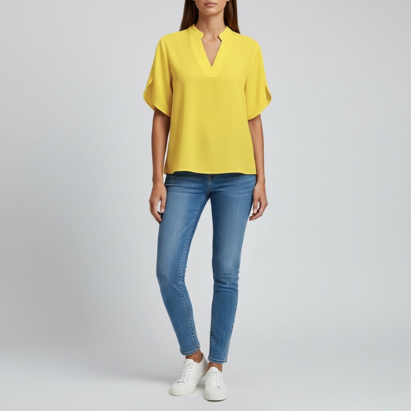 Elegancka bluzka damska na ciepłe dni – przewiewny fason z krótkim rękawem