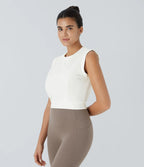 Sleeveless cropped fitness top with a round neckline and hair-repellent fabric