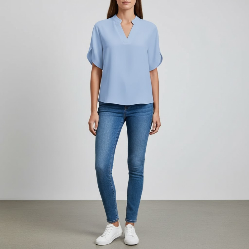 Elegancka bluzka damska na ciepłe dni – przewiewny fason z krótkim rękawem