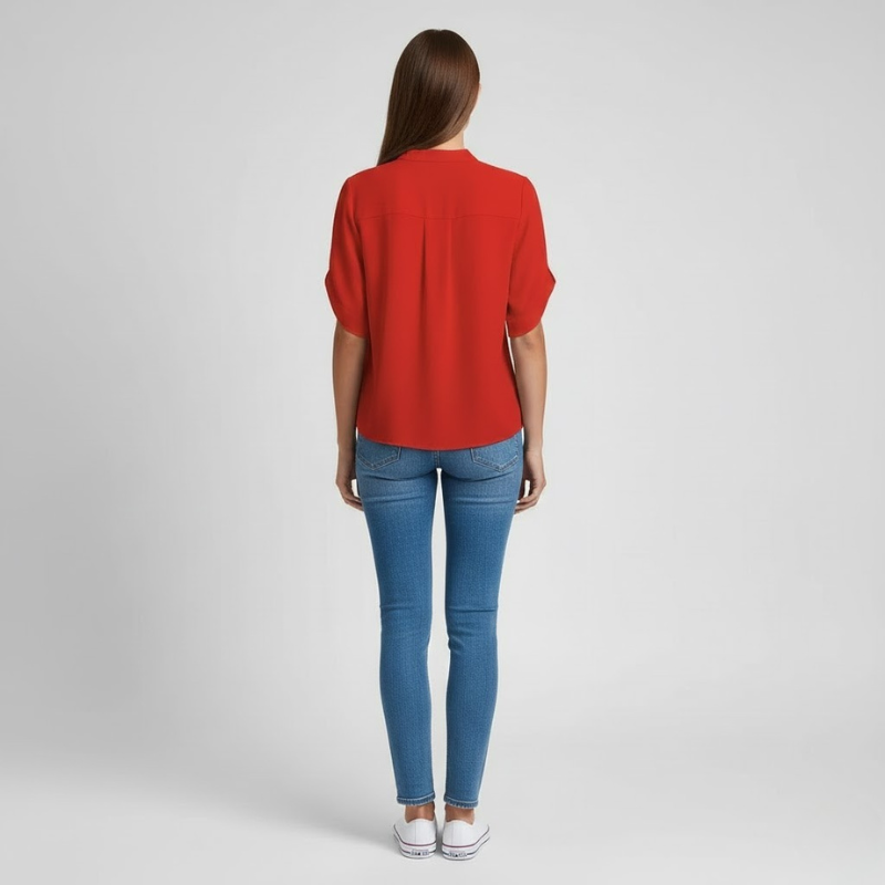 Elegancka bluzka damska na ciepłe dni – przewiewny fason z krótkim rękawem