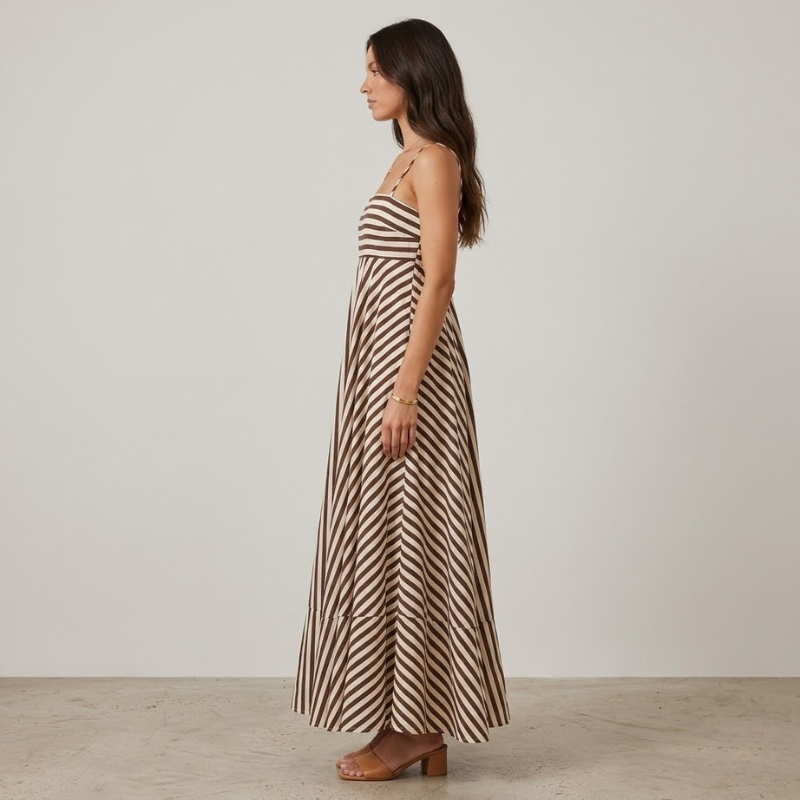 Damska zwiewna sukienka maxi w paski – elegancka plisowana letnia suknia na ramiączkach