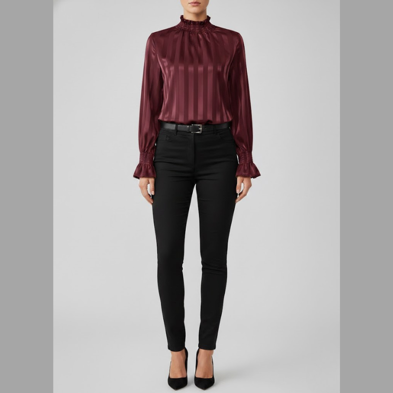 Koszula damska z błyszczącego satynowego materiału w paski – wyrafinowany styl z długim rękawem