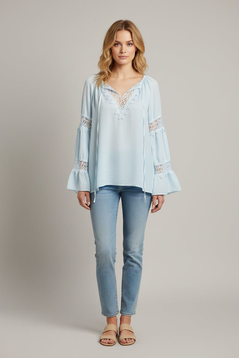 Bluzka z lnu z koronką w stylu vintage – elegancki letni top z dekoltem w serek