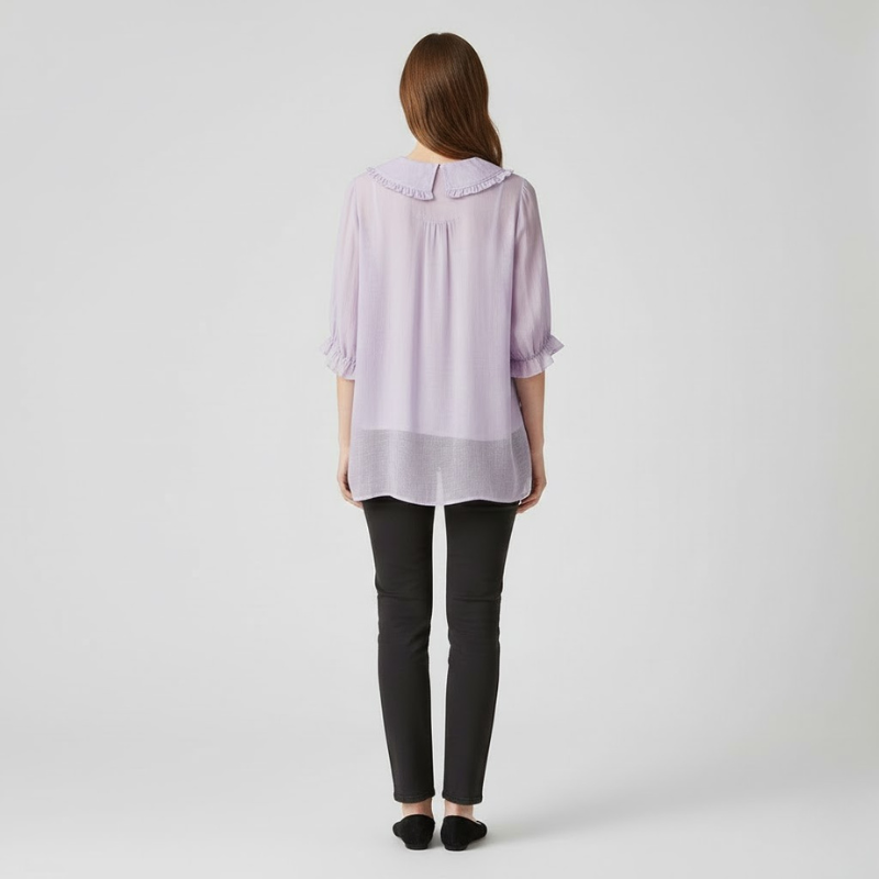 Nowoczesna, elegancka bluzka z falbankami – uniwersalny element kobiecej mody