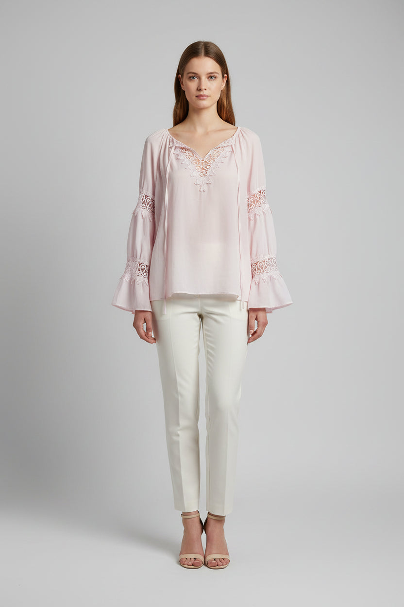 Bluzka z lnu z koronką w stylu vintage – elegancki letni top z dekoltem w serek