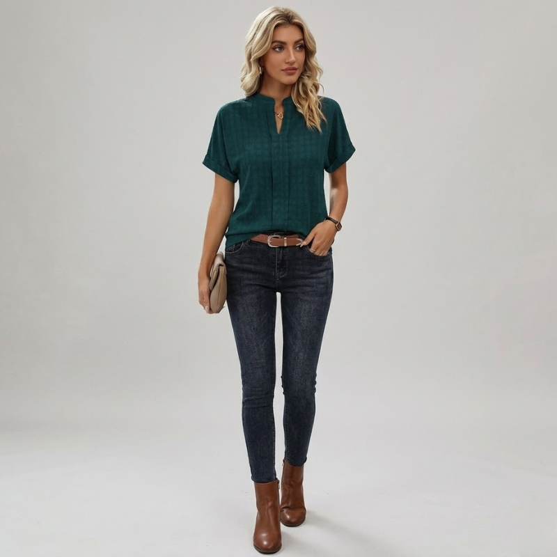 Nowoczesna bluzka z rozcięciem na szyi dla kobiet – stylowy, luźny top