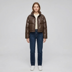 Damen-Daunenjacke in Kurzform – kuschelig, mit hohem Kragen, ein Winter-Essential