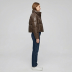 Damen-Daunenjacke in Kurzform – kuschelig, mit hohem Kragen, ein Winter-Essential
