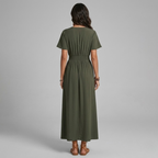 Raffiniertes Damenkleid mit kurzen Ärmeln – schicker Peter-Pan-Kragen, eleganter Stil