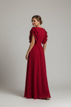 Sukienka maxi w stylu boho z dekoltem w serek – elegancka, zwiewna, długa sukienka z frędzlami na rękawach