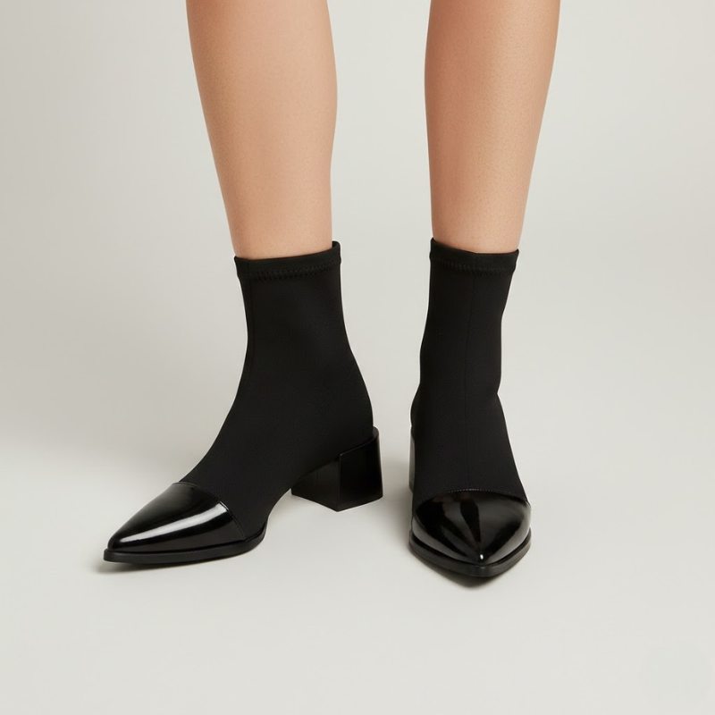 Damskie botki z nowoczesnym lakierowanym wykończeniem – elegancki fason na klockowym obcasie