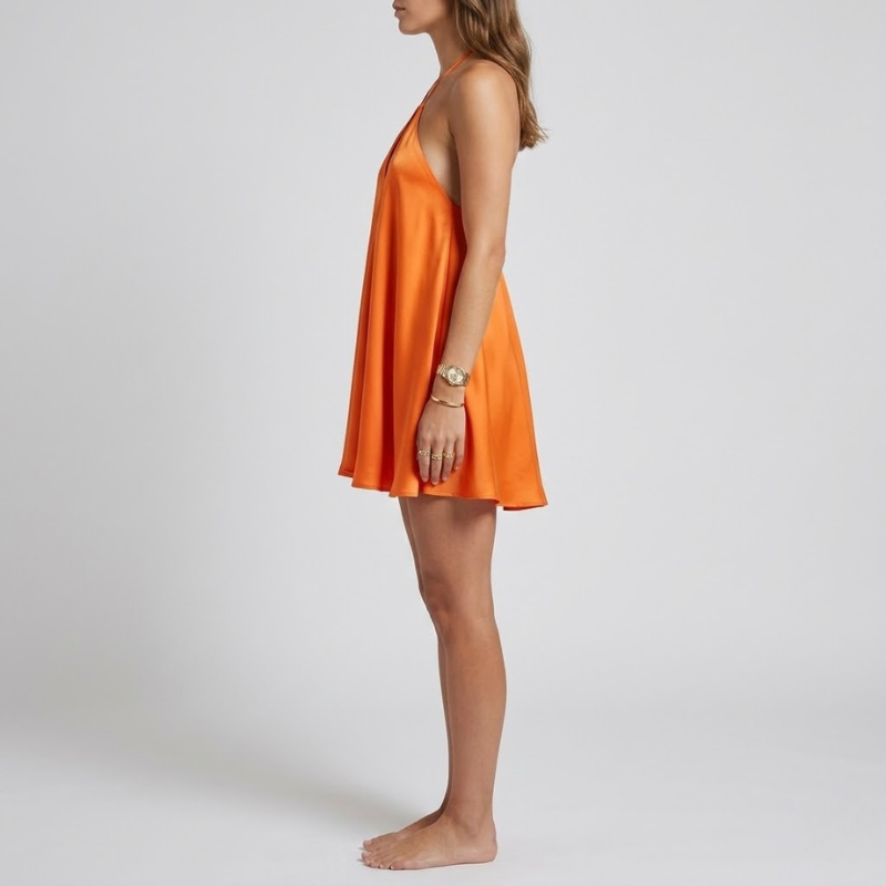 Elegancka sukienka w kształcie litery A z dekoltem w serek – szykowny strój wieczorowy dla kobiet z odkrytymi plecami