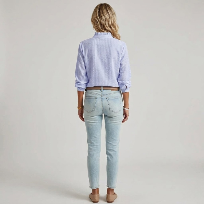 Elegant long-sleeved women's blouse – a chic, versatile top for the office and everyday wear