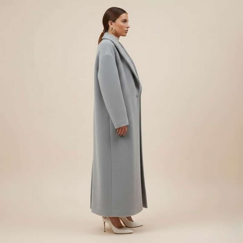 Przytulny, obszerny, długi płaszcz damski – ciepły, codzienny, niezbędny na zimę